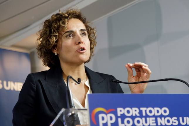 Feijóo anuncia a Dolors Montserrat como cabeza de lista para las elecciones europeas