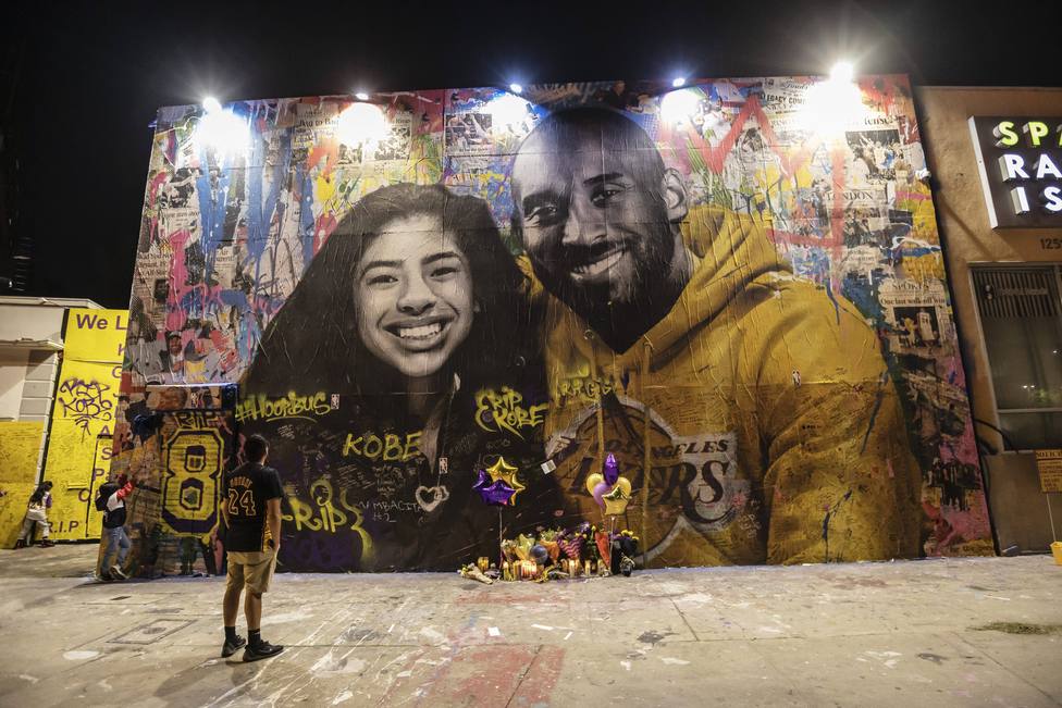 Los Angeles. Murals of Kobe Bryant and his daughter Gianna.