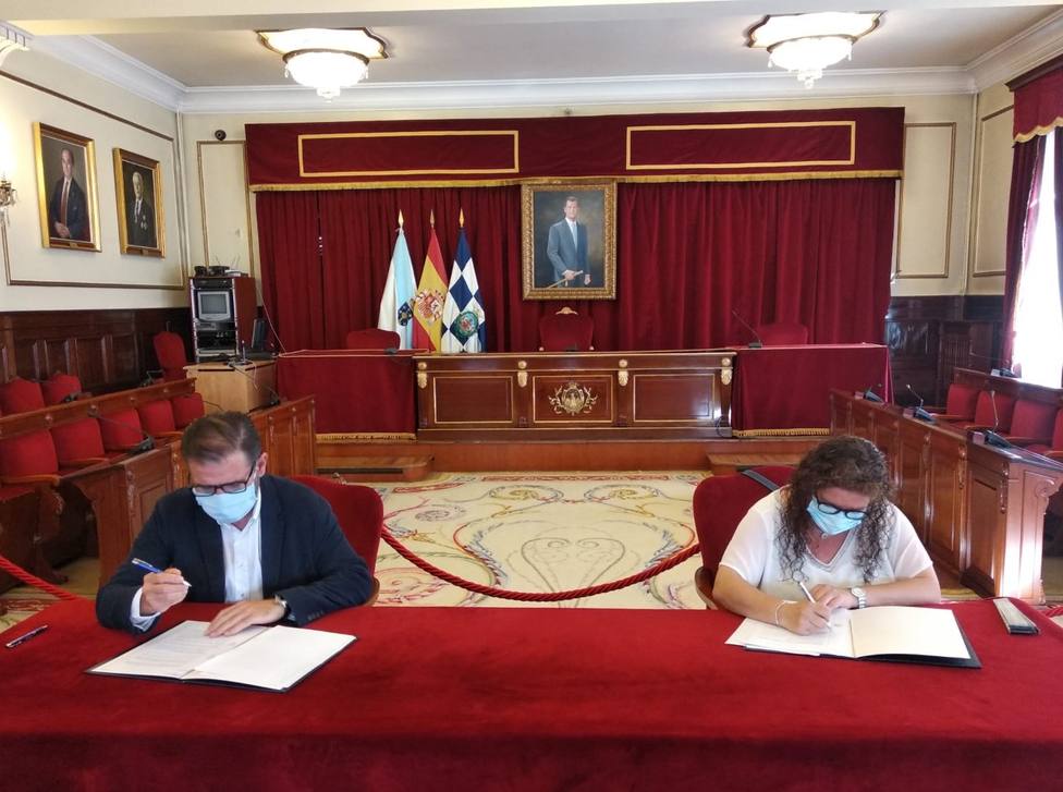 Firma del convenio colaborador del Ayuntamiento con la Asociación Teima Down - FOTO: Concello Ferrol
