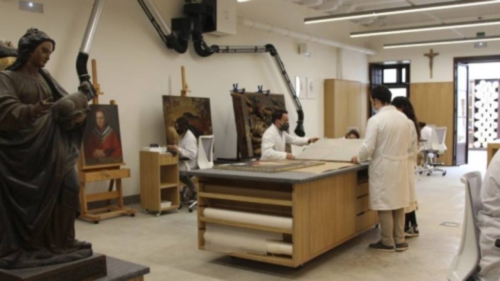 El taller de restauración de Sevilla que trabaja mucho más que la reparación de obras de arte