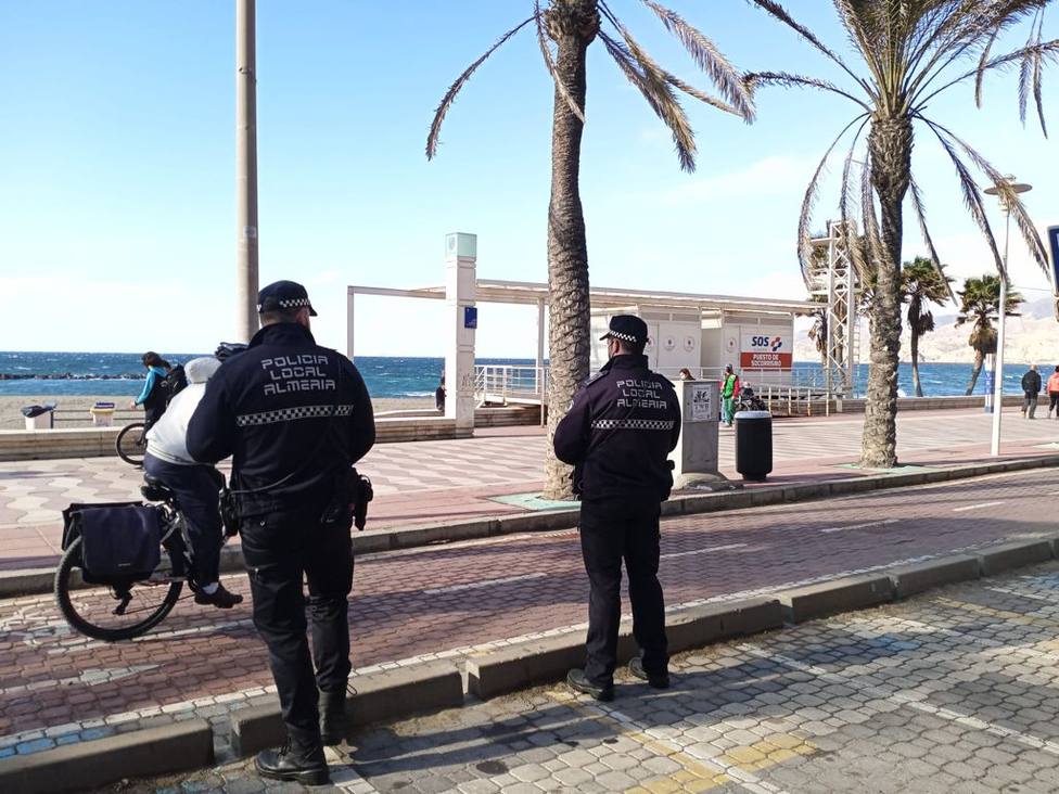 La Policía Local de Almería levanta 200 actas de denuncia en una semana por incumplir las medidas anticovid