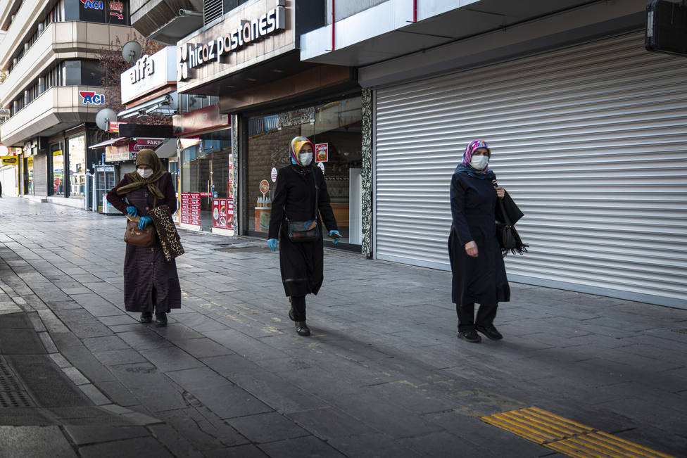 Turquía notifica más de 42.000 contagios y continúa en plena tercera ola