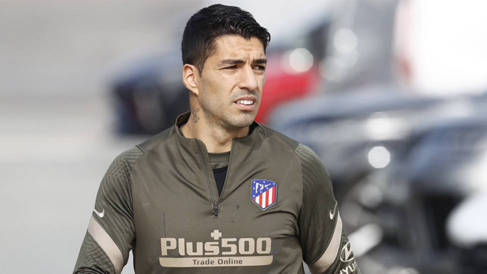 Luis Suárez se retira del entrenamiento del Atlético por unas molestias musculares