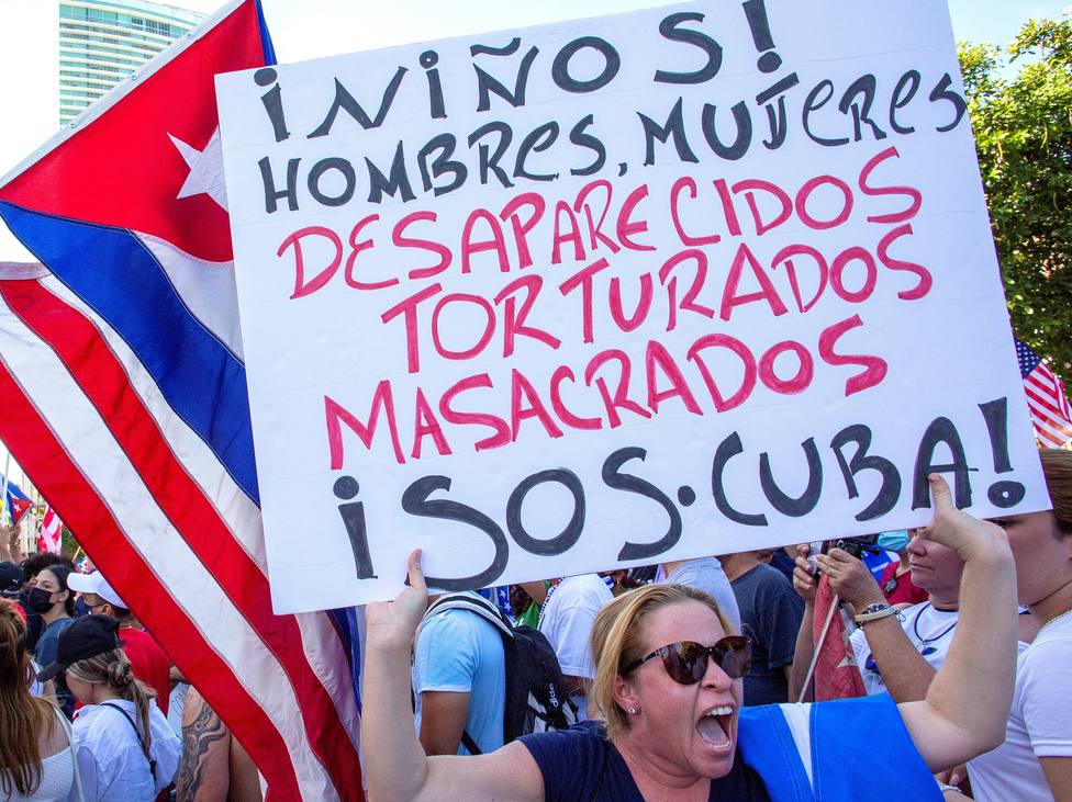 Demonstration in Miami held to show support for Cuban protestors