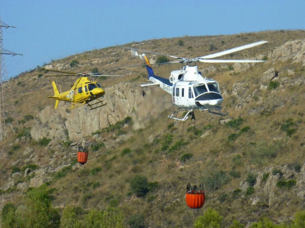 Movilizados más helicópteros y efectivos ante el incendio de la sierra de Gaena