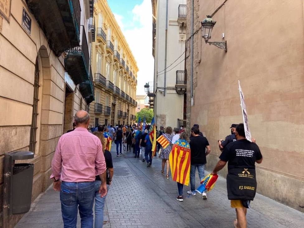 La manifestación del GAV pide hacer frente a quienes quieren desmoronar la autoestima valenciana