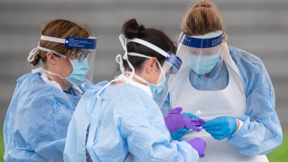 Reino Unido detecta un tercer contagio con la variante ómicron