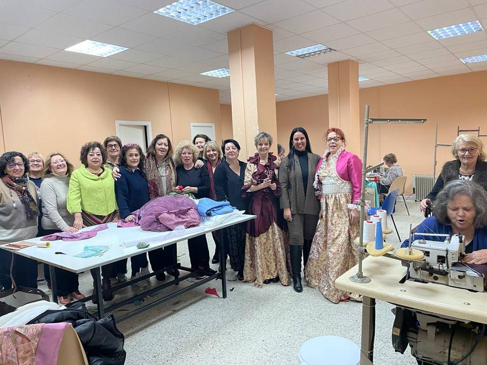 Los talleres de costura para la confección de trajes se llevan a cabo en Caranza. FOTO: concello Ferrol