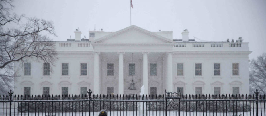 Imagen de la Casa Blanca cubierta de nieve. Reuters
