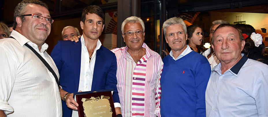 José María Manzanares tras recoger el trofeo a la mejor faena de la Feria de Beziers 2014. MIKAEL FORTES