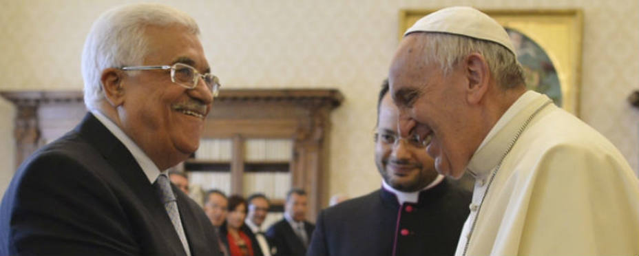 El papa Francisco durante el encuentro con el presidente palestino, Mahmud Abás. Reuters