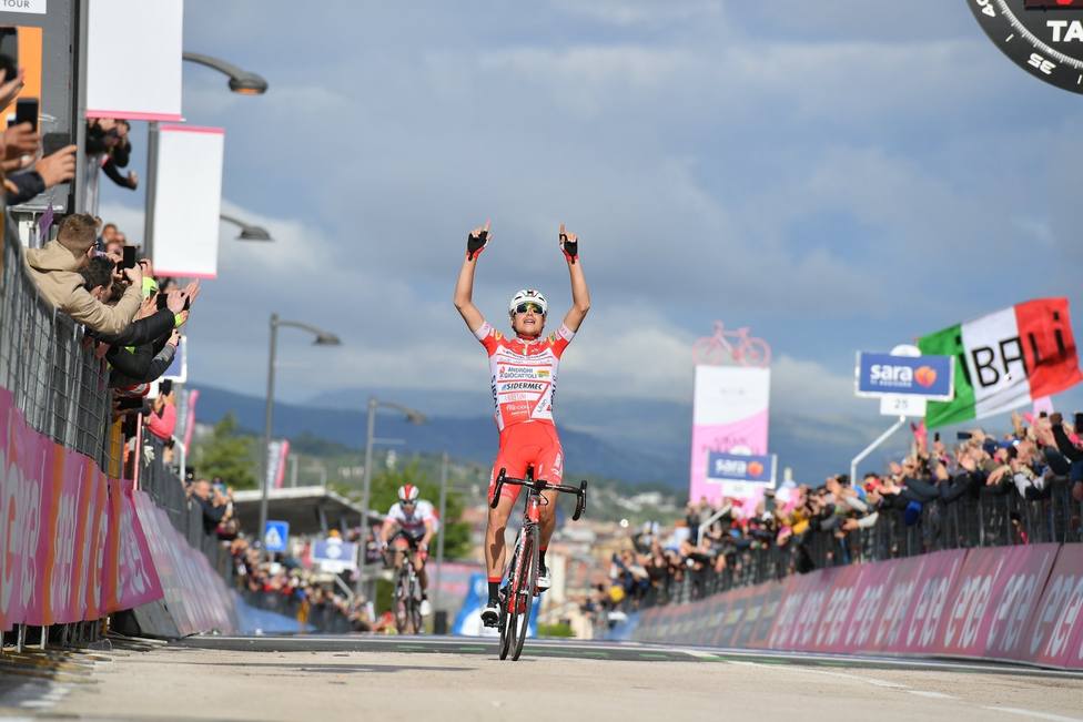 Ciclismo/Giro.- Masnada gana la etapa y Conti la maglia rosa desde la escapada