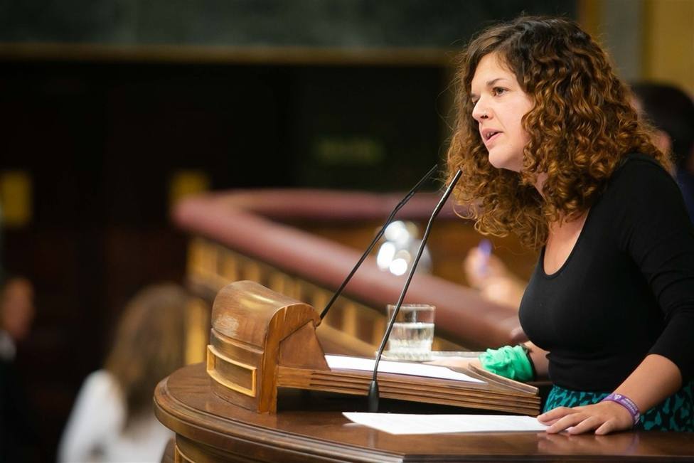 Sofía Castañón, de Unidas Podemos, promete su cargo en bable