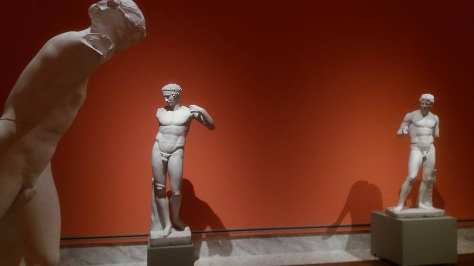 El Museo de Bellas Artes rescata 18 esculturas que fueron testigo de revueltas estudiantiles y de la riada