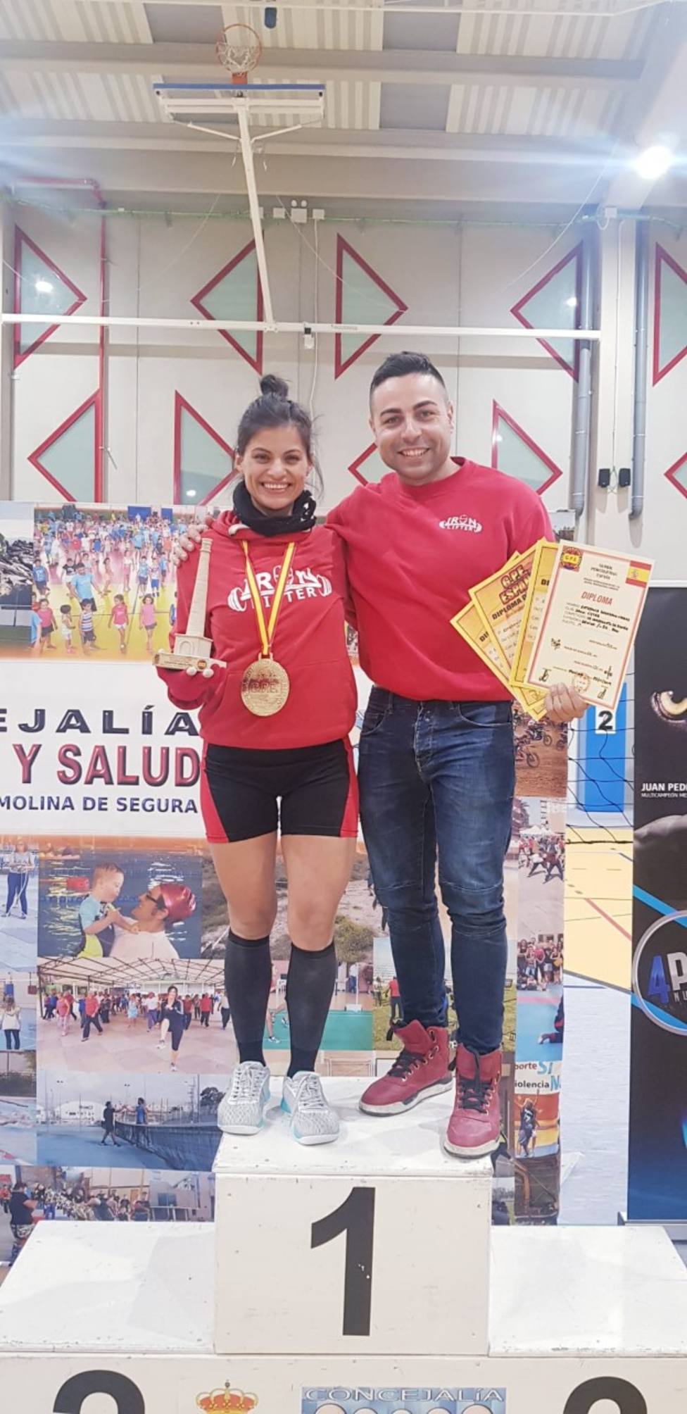Estephanía Solorzano, campeona absoluta de Powerlifting en su debut a nivel nacional
