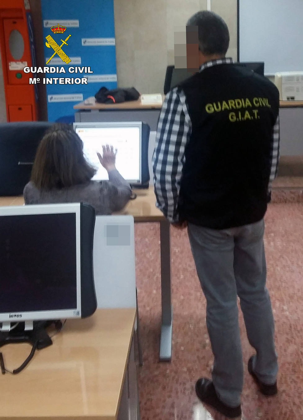 La Guardia Civil investiga a dos mujeres por la suplantación de identidad en el examen del permiso de conducir