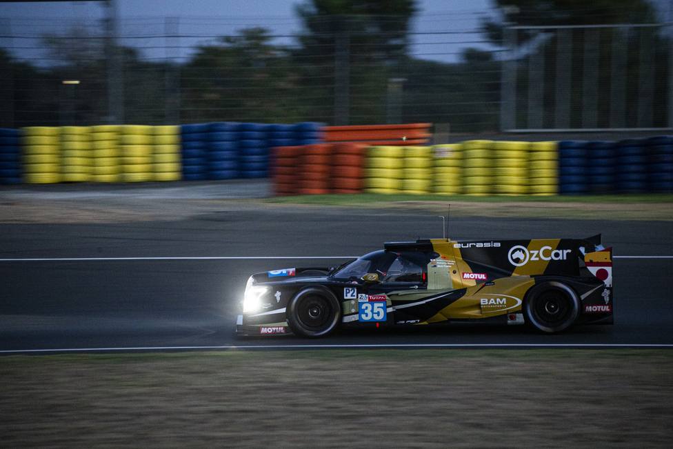 Roberto Merhi en pista antes de las 24 horas de Le Mans