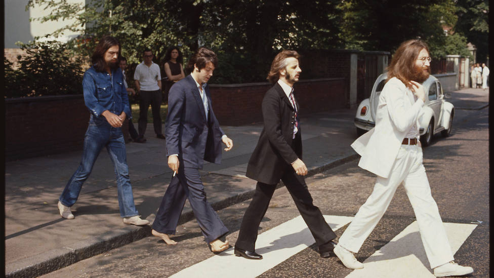 ¿Por qué Paul McCartney aparece descalzo en la portada de Abbey Road?