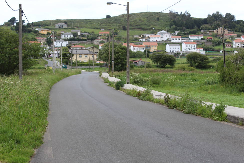 Desbroces y limpiezas de cunetas para la zona rural de Ferrol. FOTO: PP Ferrol