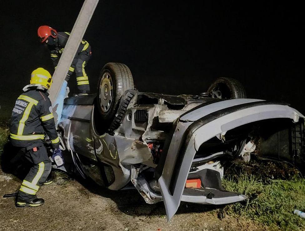 Un hombre muere en Verín (Ourense) tras chocar con su coche contra un poste