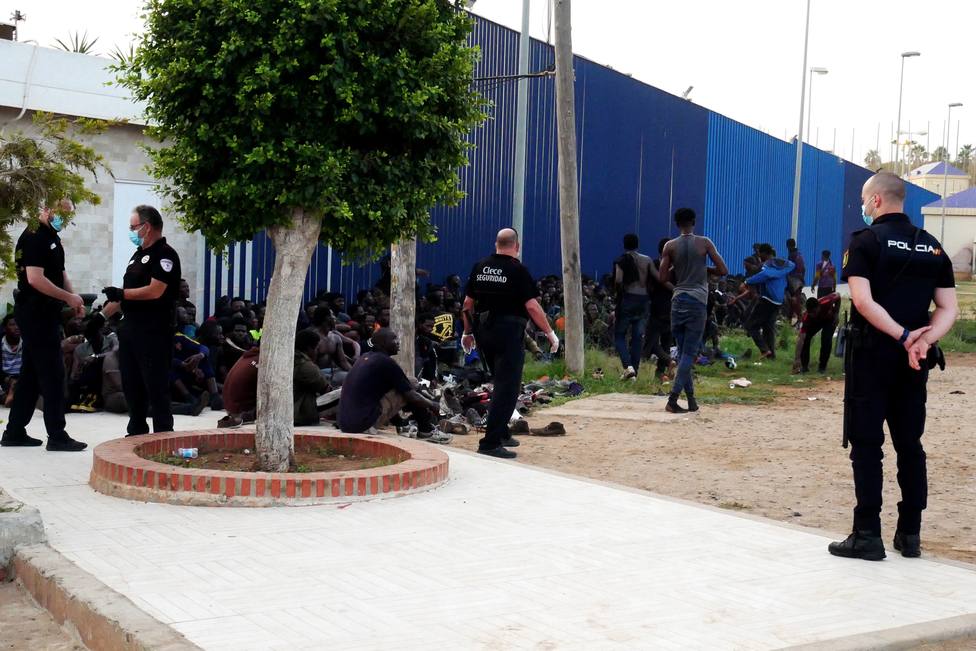 Marruecos aborta un intento de acceso de 150 personas por la valla de Melilla