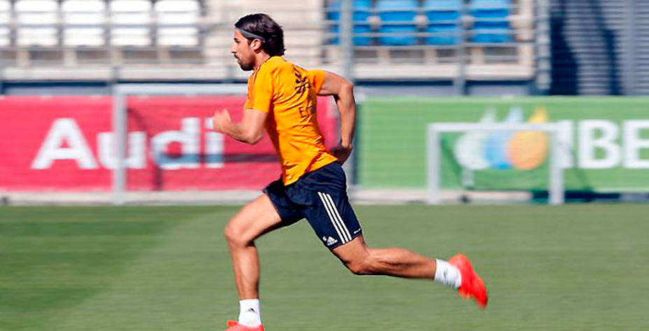 Khedira volvió a entrenarse con el grupo tras seis meses. Foto: Real Madrid.