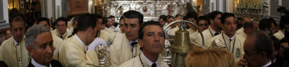Antonio Banderas ejerce como mayordomo en la procesión de Málaga. Reuters.