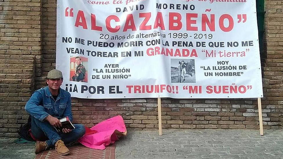 David Moreno El Alcazabeño en su huelga de hambre en la plaza de Granada