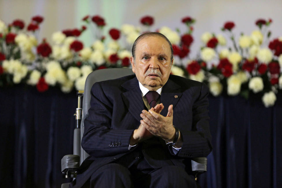 El presidente argelino Buteflika anuncia su dimisión