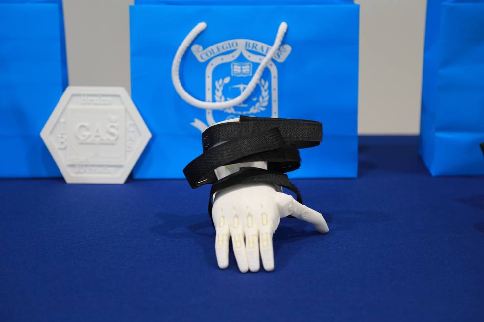 Alumnos del Brains International Schools realizan un proyecto pionero para imprimir en 3D prótesis de brazo