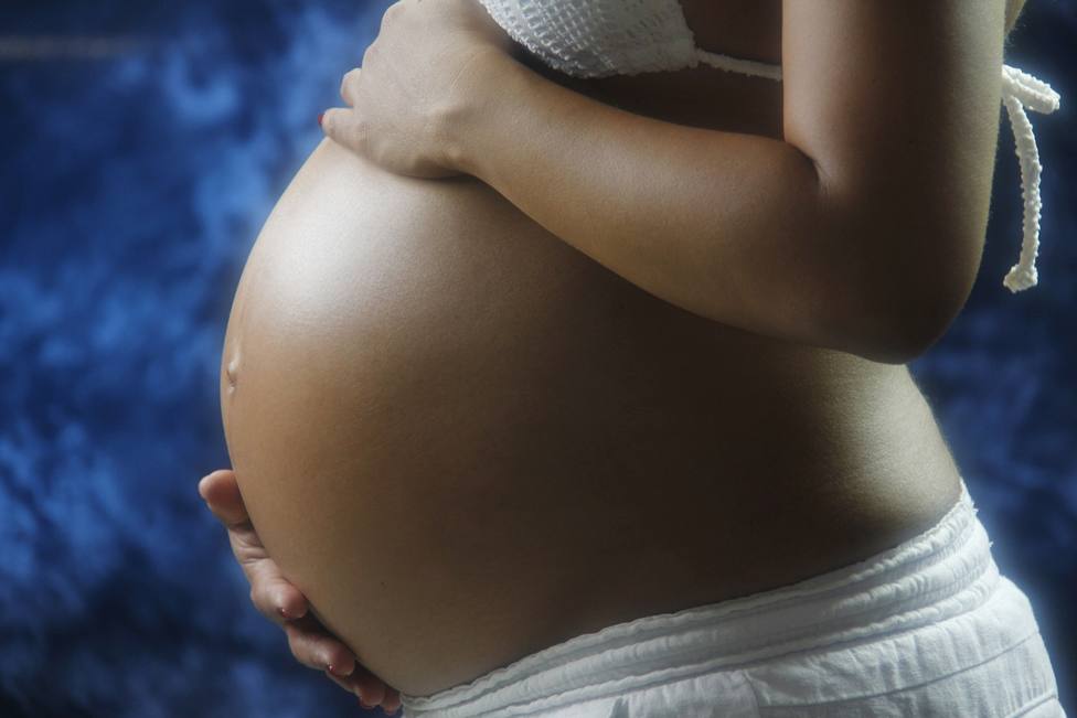 Sanidad dice que las embarazadas no tienen más riesgo de padecer Covid-19 y duda del contagio al neonato