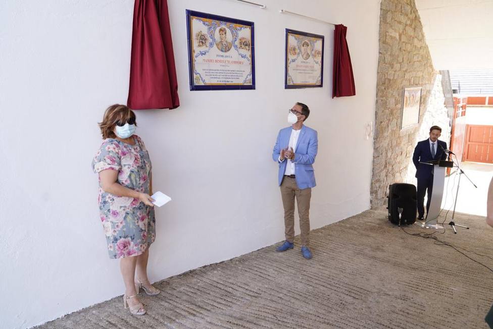 Pozoblanco dedica dos azulejos conmemorativos a los toreros Ignacio Sánchez Mejías y El Cordobés
