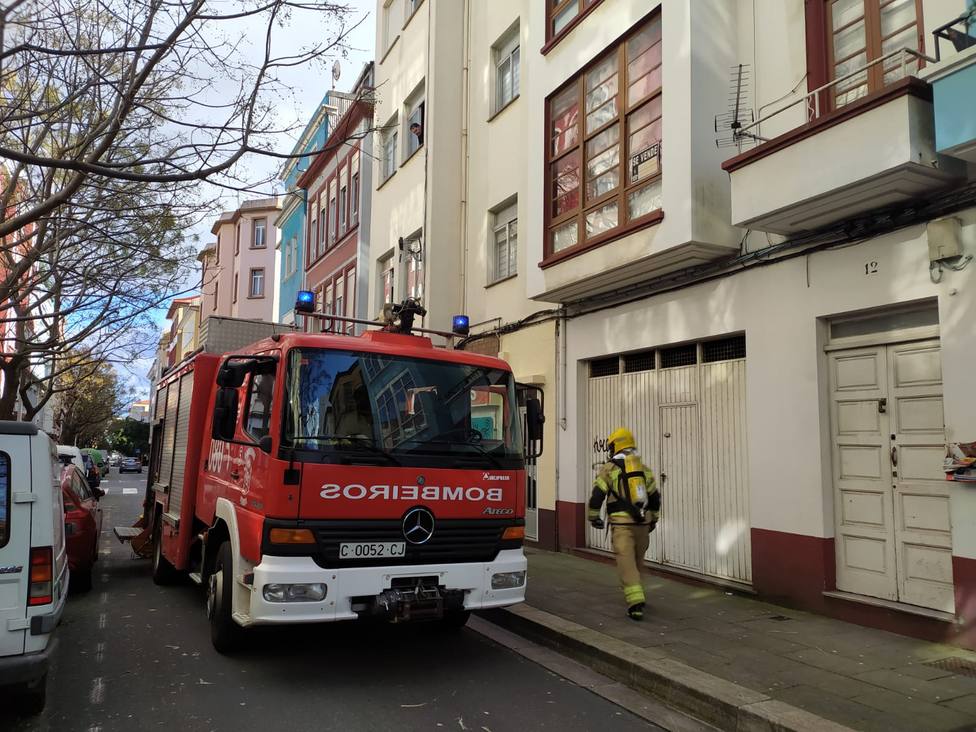 Los bomberos de Ferrol tuvieron que intervenir en la Calle Alcalde Usero