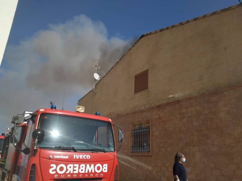 Sucesos.- Dos afectados leves en el incendio de una vivienda en Campillo de Llerena