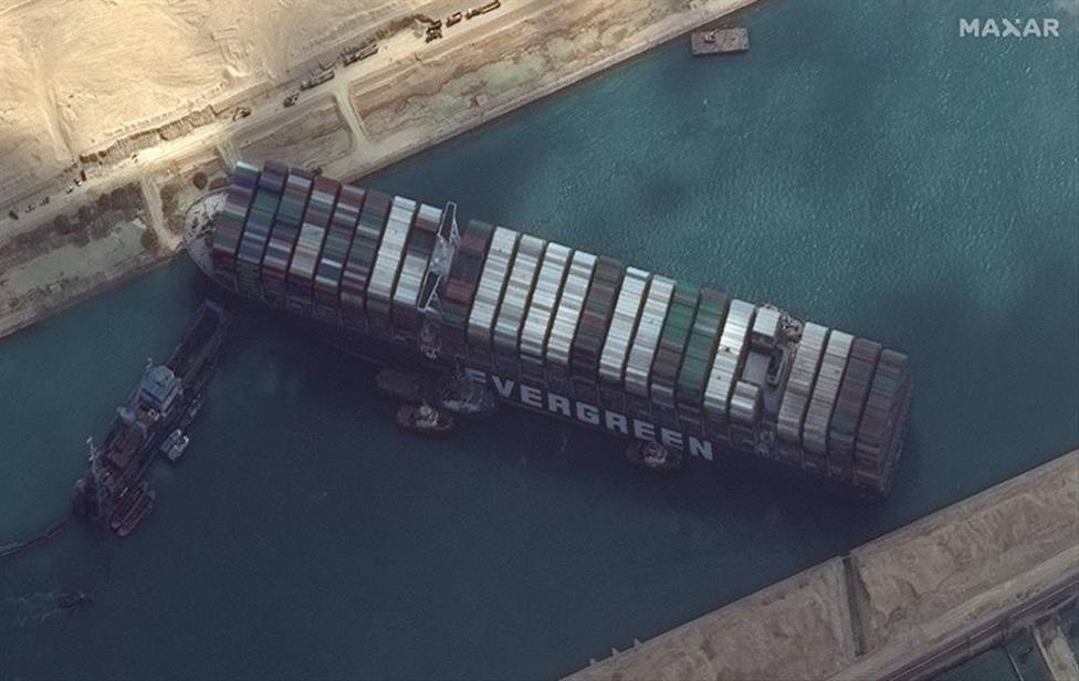 Imagen satélite del Ever Given bloqueando el Canal de Suez