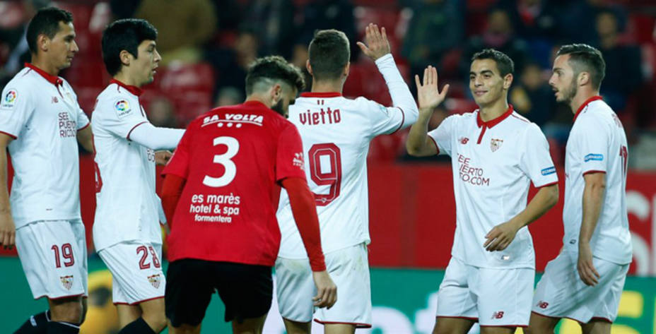 El Sevilla celebra uno de los nueve goles al Formentera (@LaLiga)