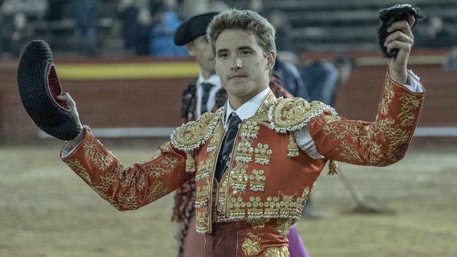 Diego Carretero con la oreja cortada este lunes en Valencia. TOROSVALENCIA