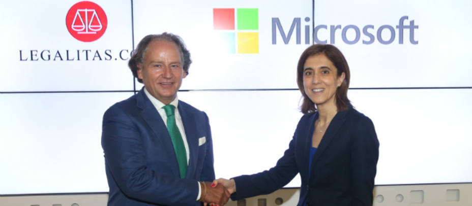 El presidente de Legálitas Alfonso Carrascosa y la presidenta de Microsoft Ibérica, Pilar López