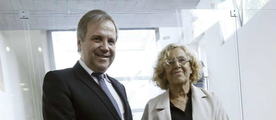 La candidata de Ahora Madrid a la Alcaldía de la capital, Manuela Carmena, junto al candidato municipal del PSOE, Antonio Miguel Carmona. EFE