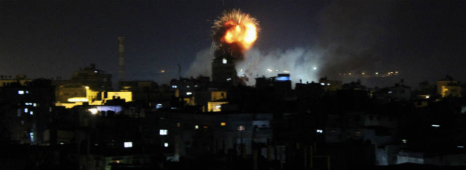 Impacto de un misil contra un edificio en Gaza (REUTERS)