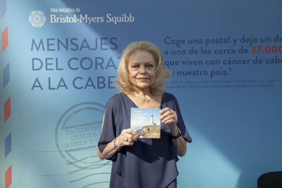 Mayra Gómez Kemp, en la campaña “Mensajes del corazón a la cabeza” para la concienciación sobre el cáncer de cabeza y cuello.
