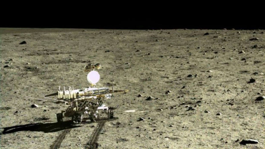 El vehículo chino Yutu sobre la superficie de la Luna