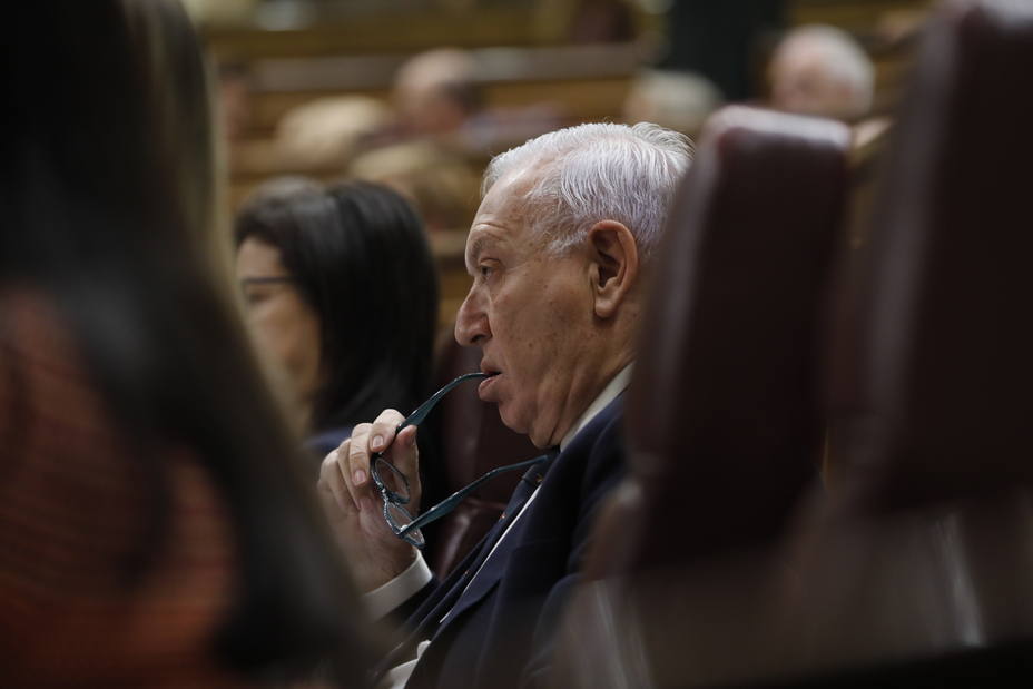 Margallo siente que Cospedal también deje su escaño pero aplaude que anteponga los intereses del PP a los personales
