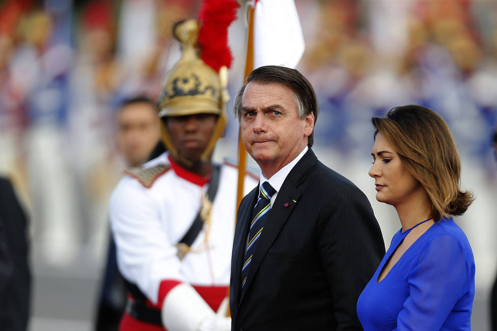 Aumenta el descontento de los brasileños con Bolsonaro, según un sondeo