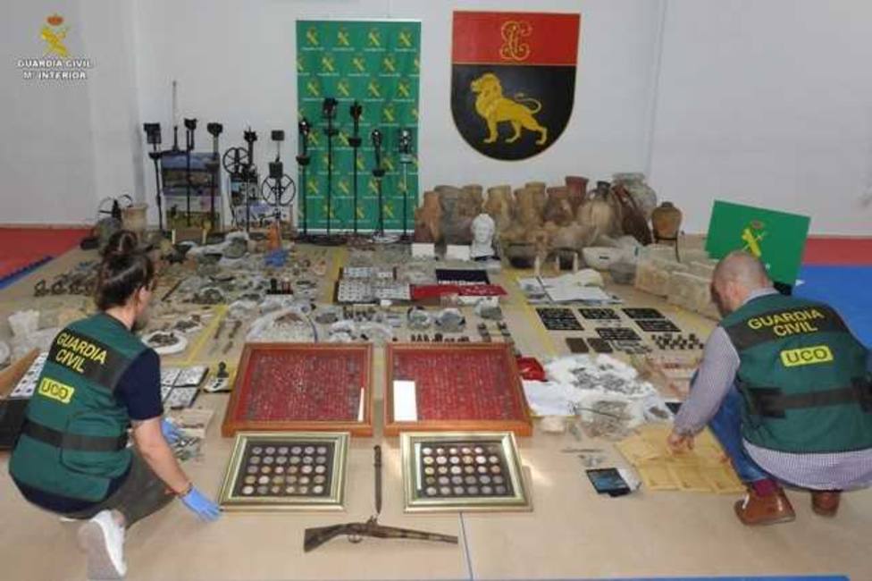 La Guardia Civil detiene a diez personas dedicadas al expolio, falsificación y venta de bienes arqueológicos