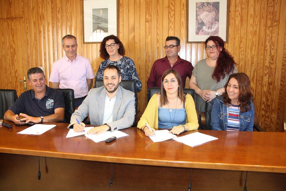 Ayuntamiento de Ondara, firma pacto de gobierno para la nueva legislatura.