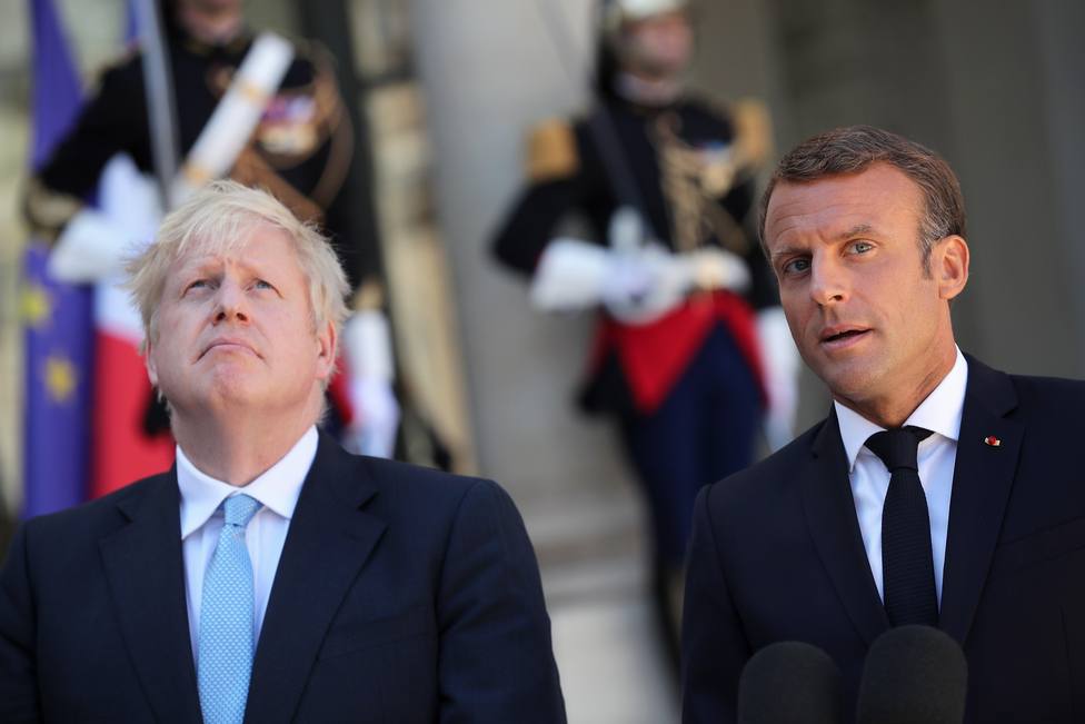 Macron avisa a Johnson: No hay tiempo para renegociar el Brexit