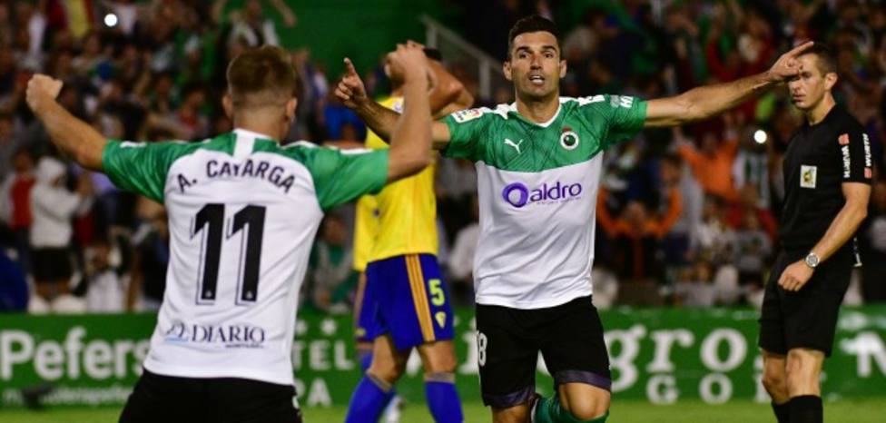 Barral celebra el gol que marcó al Cádiz en El Sardinero. Foto: RRC