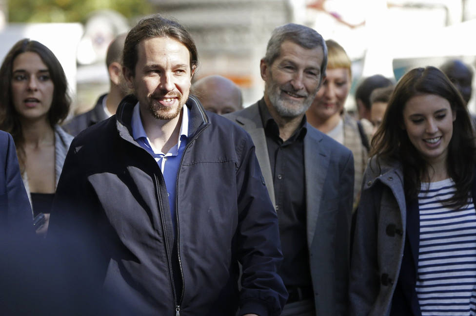Pablo Iglesias junto al exjefe del Estado Mayor de la Defensa José Julio Rodríguez.