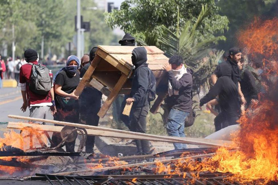 El ejército de Chile decreta el toque de queda en Santiago por la persistencia de los disturbios